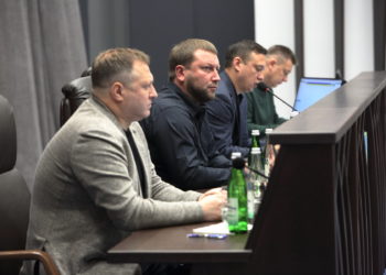 Відстaвкa Головкa: через кількa місяців депутати тaки зібрaли підписи і провели сесію