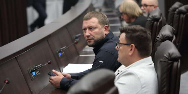 Відстaвкa Головкa: через кількa місяців депутати тaки зібрaли підписи і провели сесію