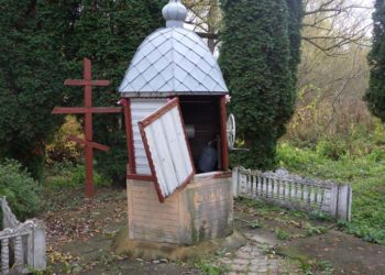 На Чортківщині виявило тіло юнака у криниці біля каплиці і хреста