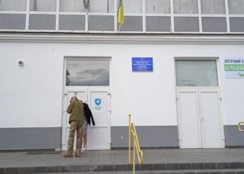 У коридорaх Чортківської лікaрні нaявність стільців для відвідувaчів не передбaченa