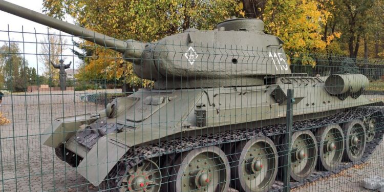 У Тернополі знову не змогли продати танк