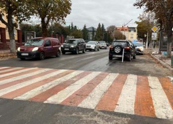 У Тернополі на пішохідному переході під колеса авто потрапила жінка