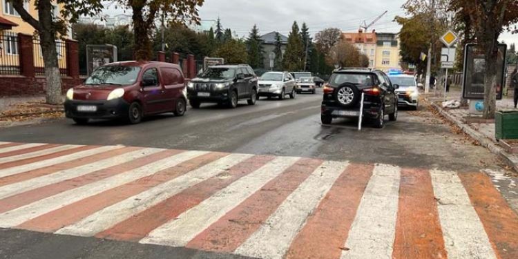 У Тернополі на пішохідному переході під колеса авто потрапила жінка