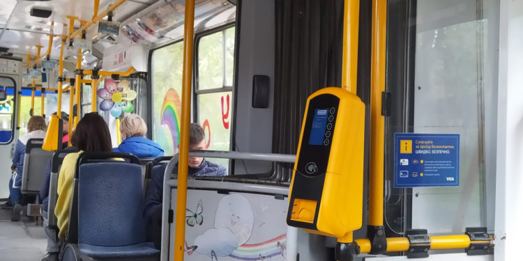 У Тернополі звільняють кондукторів в тролейбусах