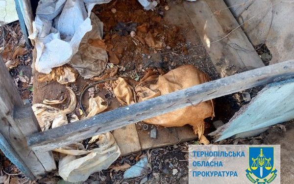 На Тернопільщині небезпечні хімікати лежать просто неба, отруюючи землю