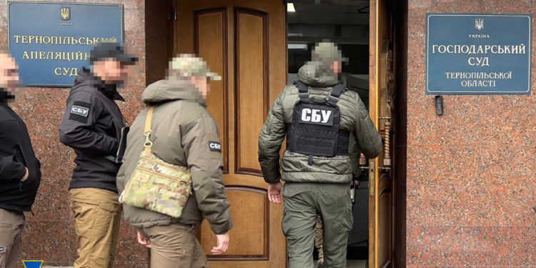 Вимагання 300 тисяч доларів США – про підозру повідомлено депутату Тернопільської райради