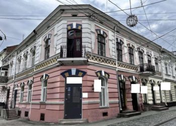 У центрі Тернополя демонтують 21 вивіску