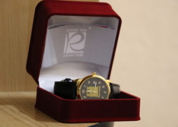 Тернопільська мерія купила подарункових годинників на майже 250 тисяч гривень