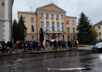 Вп’яте під стінами Тернопільської міської ради відбувся мітинг «ЗСУ в першу чергу»