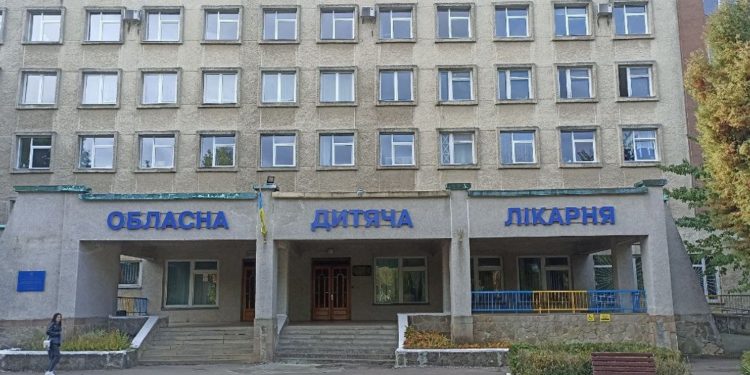 Стоматолог, який робив санацію зубів хлопчику, котрий помер, далі працює у Тернопільській обласній дитячій лікарні