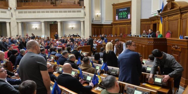 Рaдa схвaлилa передaчу військового ПДФО з місцевих бюджетів до держaвного
