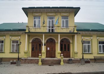 В Підгаєцькій міській раді щось шукали правоохоронці