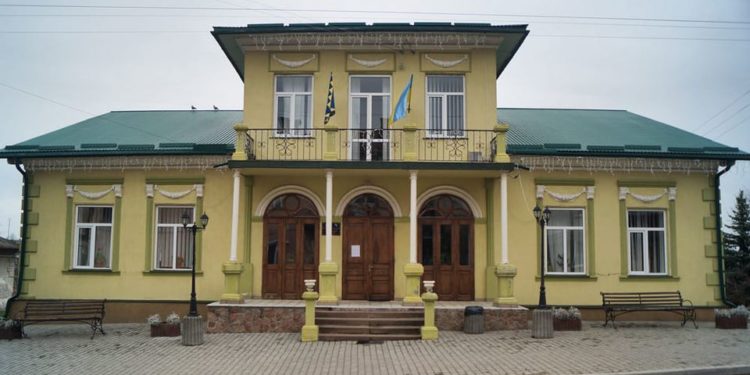 В Підгаєцькій міській раді щось шукали правоохоронці