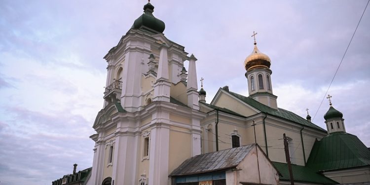 Митрополит Епіфаній у Свято-Миколаївському соборі Кременця звершив молебень за перемогу України