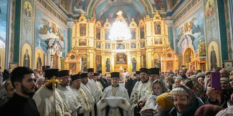 Митрополит Епіфаній у Свято-Миколаївському соборі Кременця звершив молебень за перемогу України