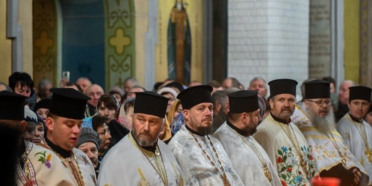 Митрополит Епіфаній у Свято-Миколаївському соборі Кременця звершив молебень за перемогу України