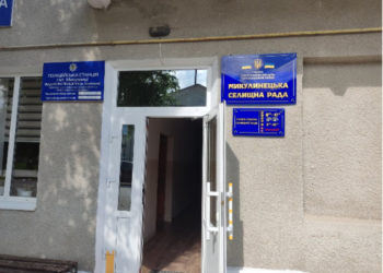 Бруківку, килими, двері та стільці купували під кінець року у Микулинецькій громаді на Тернопільщині