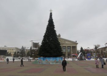 Попри суперечки та хвилю хейту в Тернополі встановили головну ялинку