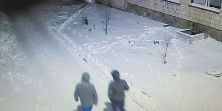 Як у «лихі 90-ті»: двоє неповнолітніх зухвало пограбували 53-річна жінку