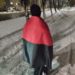 У Тернополі хуліган зірвав червоно-чорний прапор з флагштока і тягав його по землі