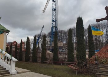 Будівельний кран – символ непереможної корупції Тернополя