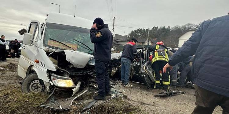 14 травмованих та один загиблий – наслідки п’яти дорожньо-транспортних пригод за добу 3 січня на дорогах Тернопільщини.