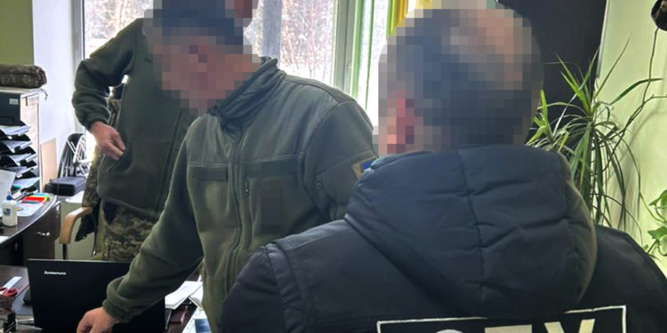 У Тернополі СБУ підозрює працівник ТЦК в отримані хабара