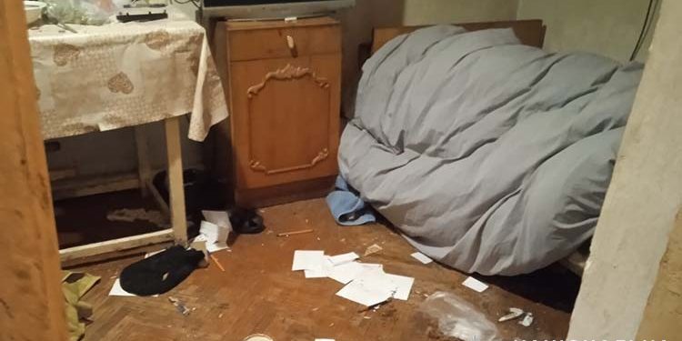 У Бучачі під час суперечки за житло чоловік ножем поранив племінника