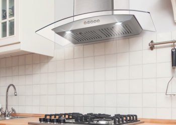 Зручна витяжка для маленької кухні: на що звернути увагу