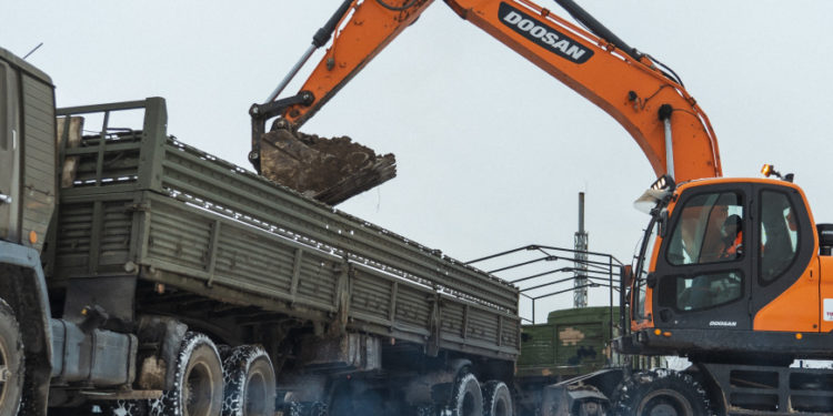 На війну можна списати все: Тернопільська міська рада на потреби військової частини передали стару бруківку