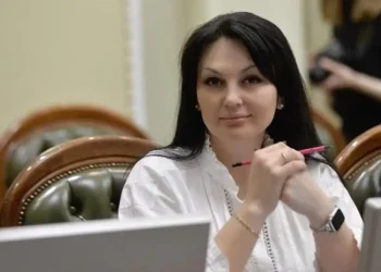Пропонувала послуги чоловікам і поплатилася: що відомо про скандальну “слугу народу”