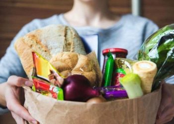 Написавши заяву на його ім’я мера, деякі тернополяни можуть отримати безкоштовно продукти