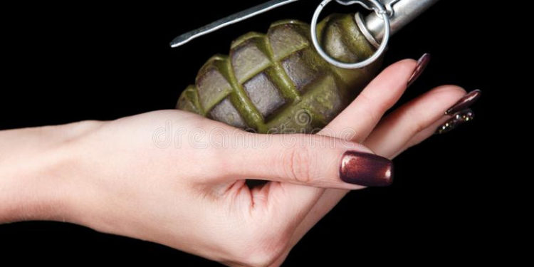 В Заліщиках на Тернопільщині жінка принесла в поліцію гранату