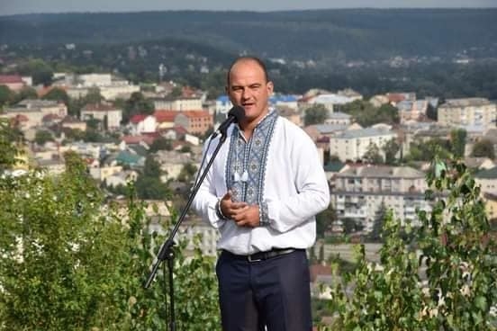 50 тисяч гривень мер Чорткова Шматько віддав на ремонт тротуару