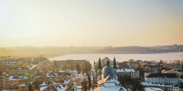 У Тернополі демонтують майже 200 незаконних вивісок