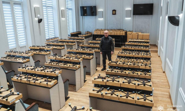 Завдяки волонтерам-активістам міський голова Тернополя може показати велику кількість FPV-дронів