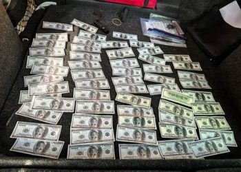 Судитимуть військового і депутата громади та його спільника, які вимагали 6000 доларів хабара