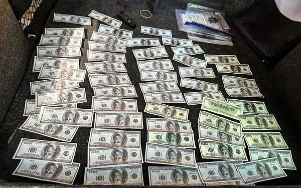 Судитимуть військового і депутата громади та його спільника, які вимагали 6000 доларів хабара