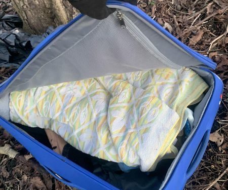 У міському парку Тернополя діти знайшли валізу з трупом жінки: поліція просить допомоги (Фото 18+)