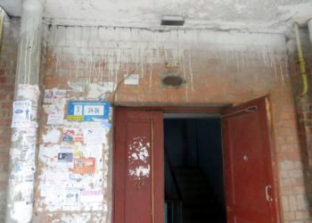 КП Тернопільської міської ради витратило на поклейку оголошень біля під’їздів 95 000 гривень