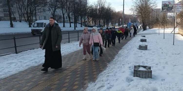 “Не відповідає Конституції та законам України”: освітній омбудсмен про договір співпраці тернопільської школи і єпархії