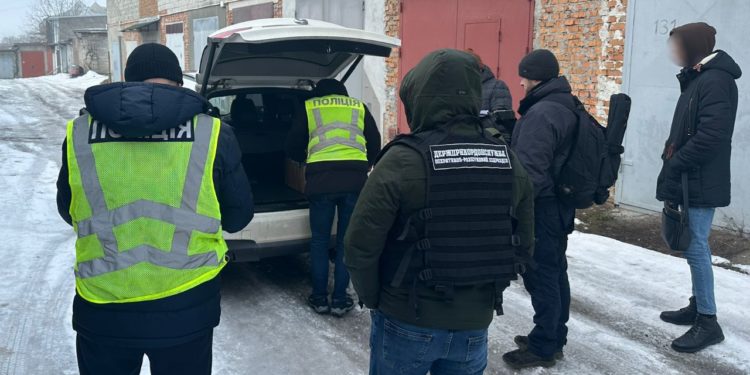 Вносили дані у систему “Шлях”: у Тернополі затримали чергових ділків, що допомагали ухилянтам