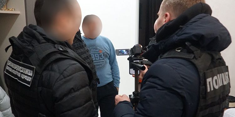 Вносили дані у систему “Шлях”: у Тернополі затримали чергових ділків, що допомагали ухилянтам