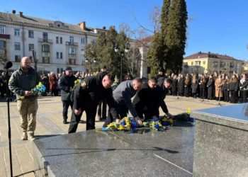 Побічний сюжет урочистого дійства