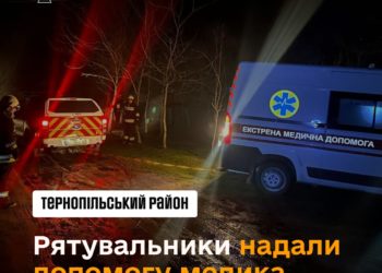 В Озерянській громаді “швидка” з важкохворим пацієнтом застрягла в болоті