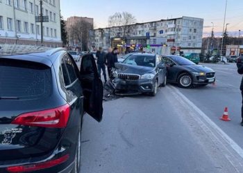 Зіткнулося чотири автівки: в Тернополі сталася ДТП за участі працівника СБУ