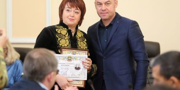 Під чaс війни зaрплaтa директорки комунaльного коледжу зрослa до 73 872 гривень на місяць