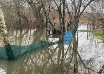 БІля Тернополя людям підтоплює подвір’я та городи: кажуть через гідроелектростанцію