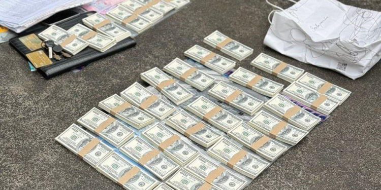 На хабарі у 600 тисяч доларів затримано екскерівника одного з держпідприємств Міноборони, – Нацполіція