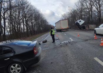 Автотроща на Тернопільщині: повідомляють про постраждалих